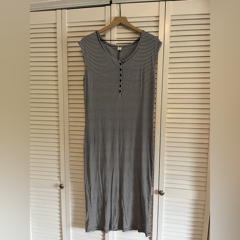 Old Navy Black and White Striped Dress
